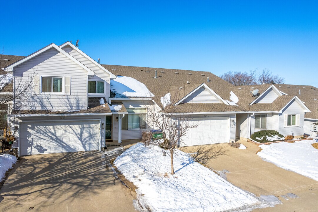 Townhomes of Summer Ridge in Urbandale, IA - Building Photo