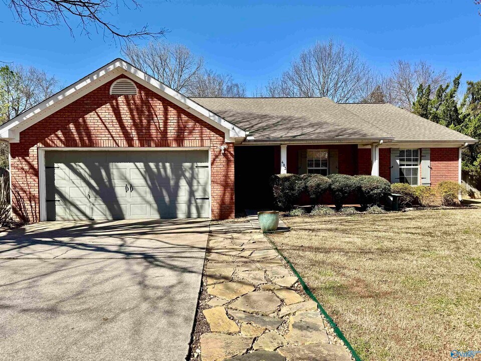403 Barrington Hills Dr in Madison, AL - Building Photo