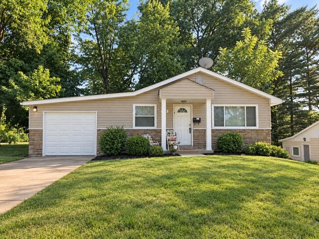 property at 516 Alcove Ave