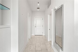 3338 Peachtree Rd NE in Atlanta, GA - Building Photo - Building Photo