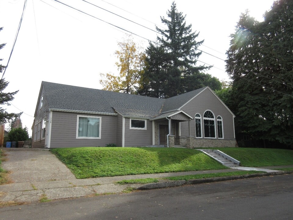 738 SE Sumner House in Camas, WA - Building Photo