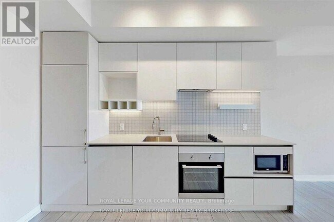 5 Buttermill Ave. in Vaughan, ON - Building Photo - Building Photo