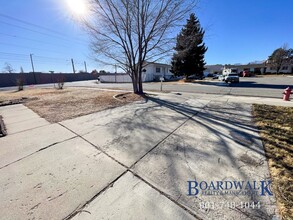 8755 Newcastle Rd in West Jordan, UT - Foto de edificio - Building Photo