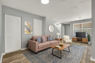 225 Whispering Oaks Ct in Orange City, FL - Building Photo - Building Photo