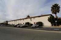 Perris Apartments in Perris, CA - Foto de edificio - Building Photo