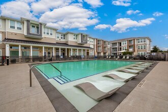 Green Oaks Apartments- Income Restricted in Houston, TX - Foto de edificio - Building Photo