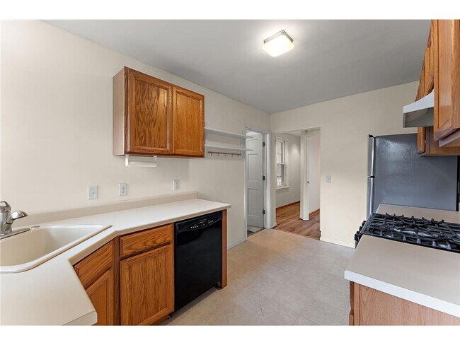 1046 Pacific St in St. Paul, MN - Building Photo - Building Photo