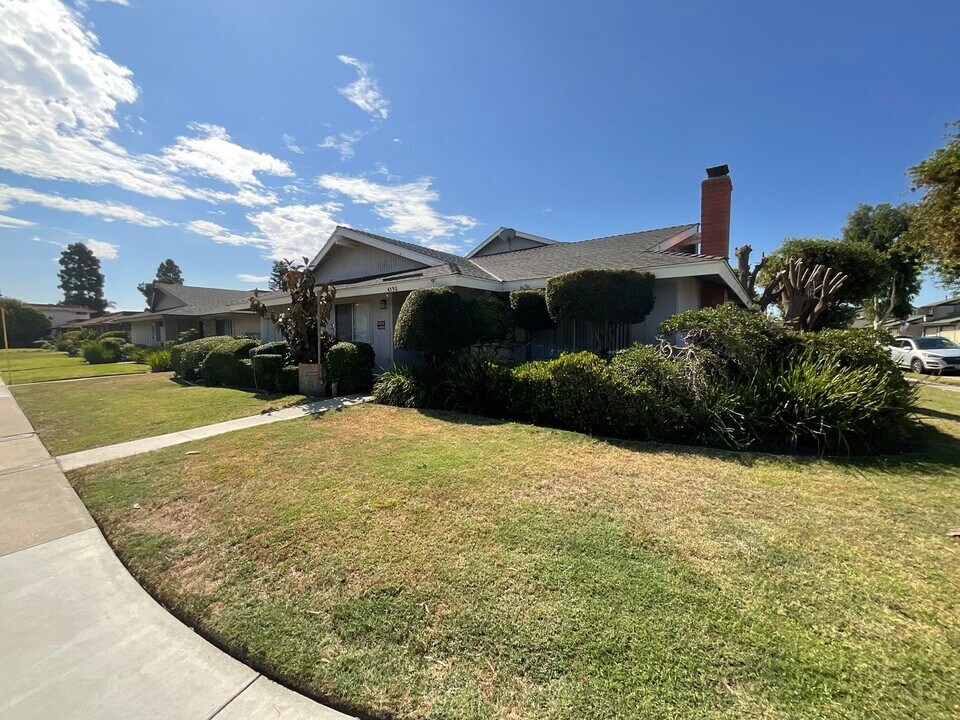 4552 Heil Ave-Unit -4 in Huntington Beach, CA - Building Photo