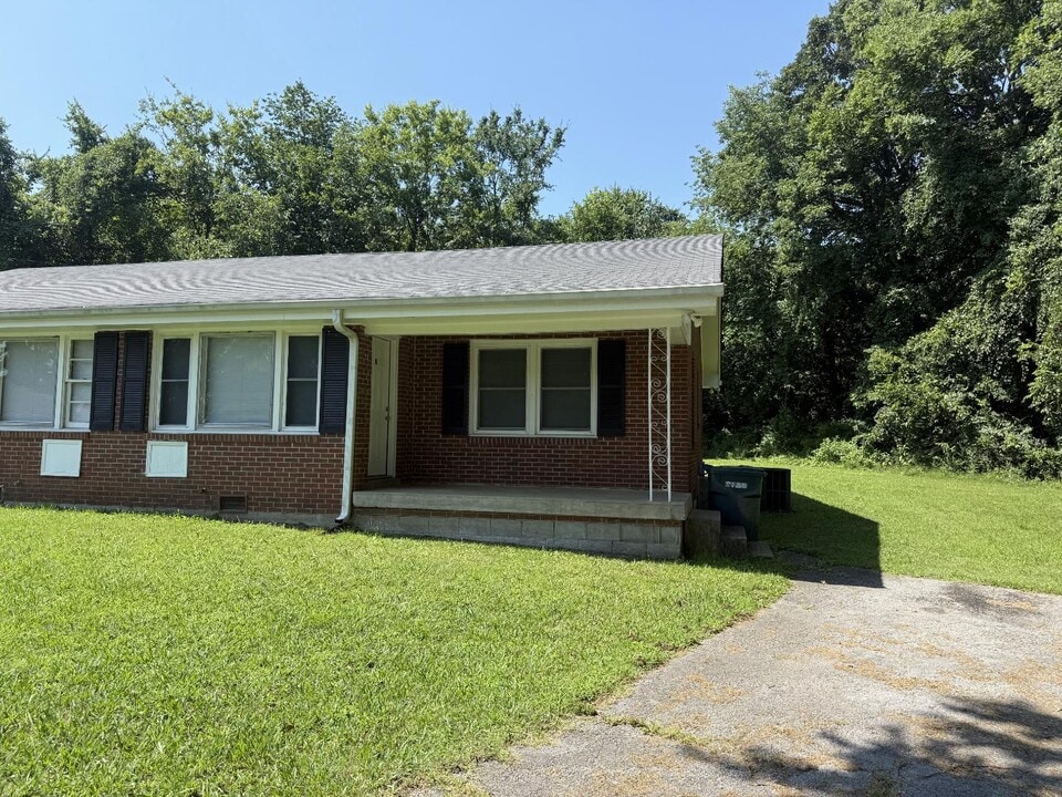 1618 Trinity Cir in Lebanon, TN - Building Photo
