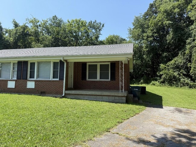 property at 1618 Trinity Cir