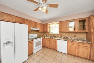 14115 Wickersham Ln in Houston, TX - Building Photo