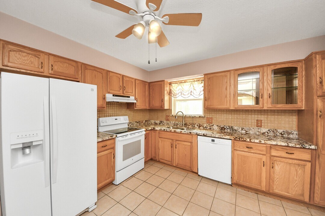 14115 Wickersham Ln in Houston, TX - Foto de edificio