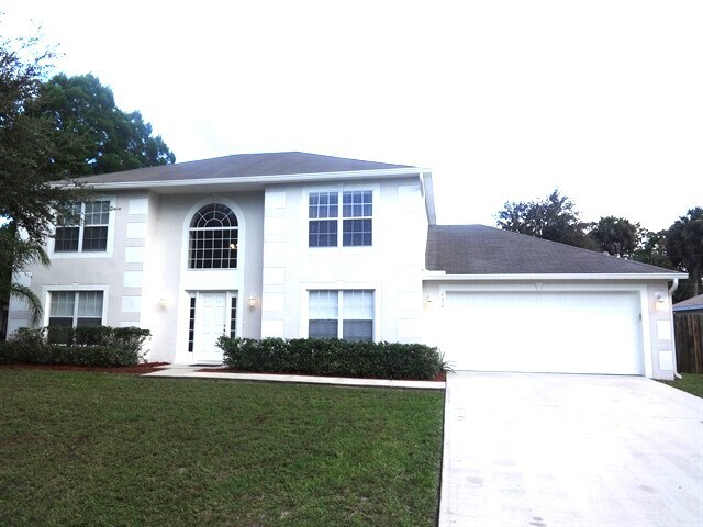 130 Appleby St NE in Palm Bay, FL - Building Photo