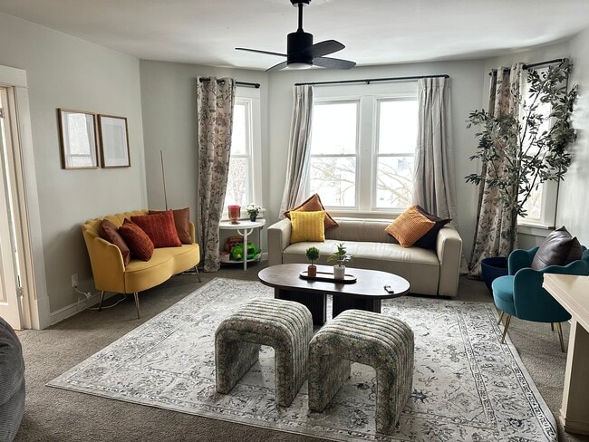 800 37th Ave NE, Unit 2