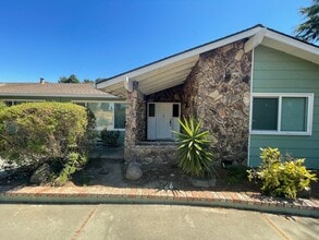 60 Marks Dr in Hollister, CA - Building Photo - Building Photo