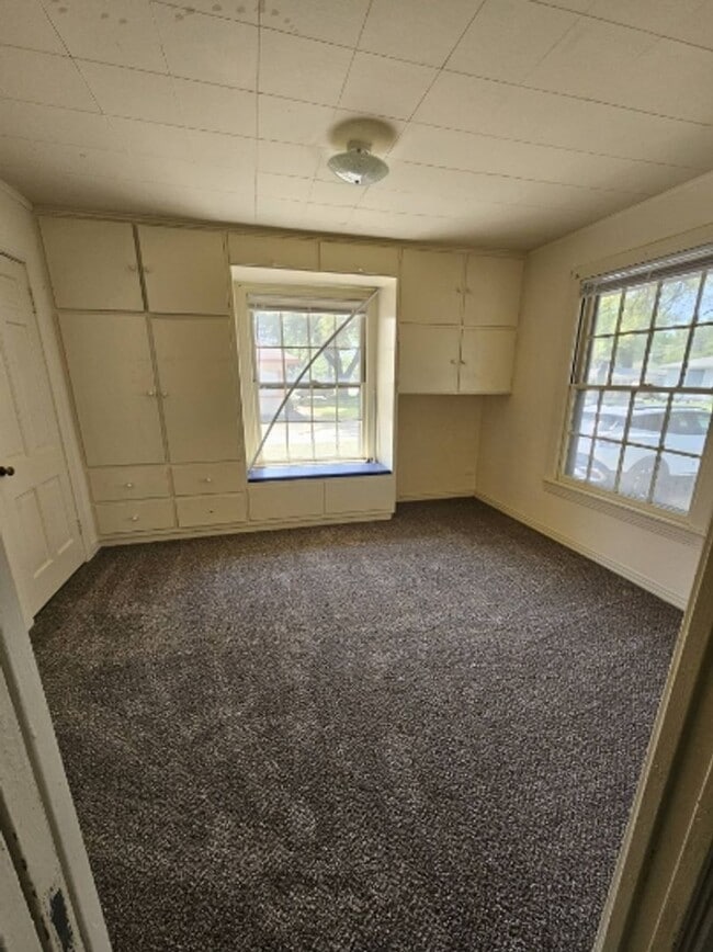 property at 2307 Holsum Cir