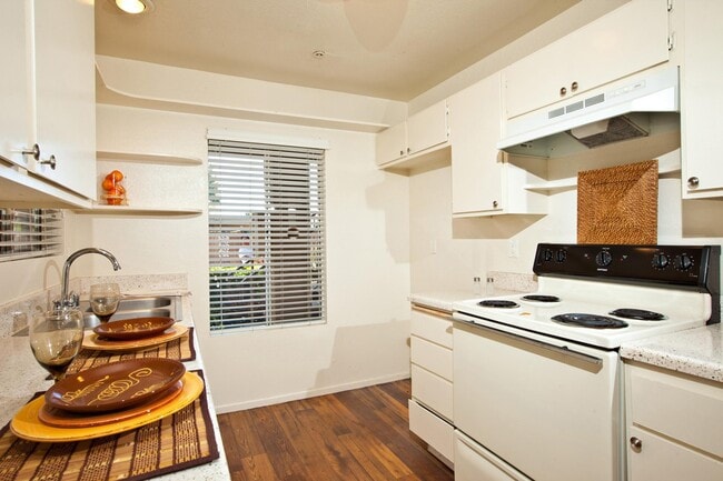 Elan Vista Alta in Vista, CA - Building Photo - Building Photo