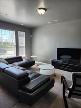 23668 Northstone Village Dr in Taylor, MI - Building Photo - Building Photo