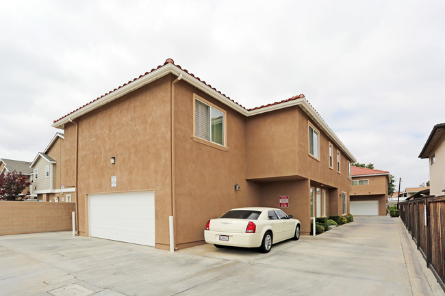 4072-4078 Green Ave in Los Alamitos, CA - Foto de edificio - Building Photo