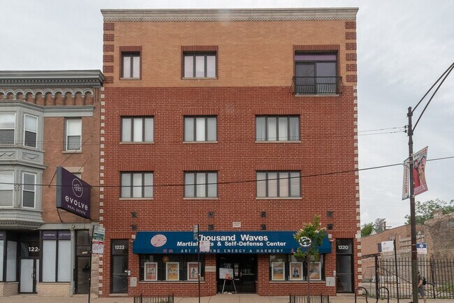 1222 W Belmont Ave, Unit G06C in Chicago, IL - Building Photo - Building Photo