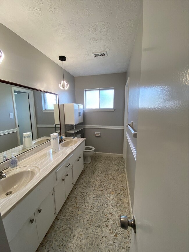 11702 N Petersham Dr