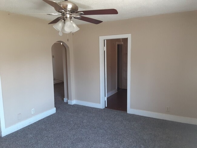 property at 419 W 14th St