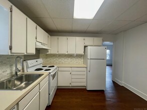 14 Berrian Pl in Greenwich, CT - Building Photo - Building Photo