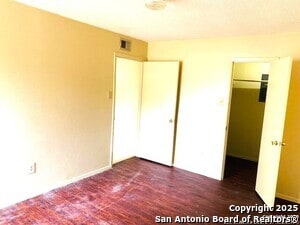 657 E 4th St in Yorktown, TX - Building Photo - Building Photo