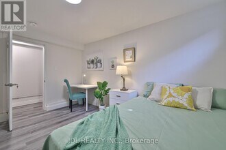 5 Sorauren Ave in Toronto, ON - Building Photo - Building Photo