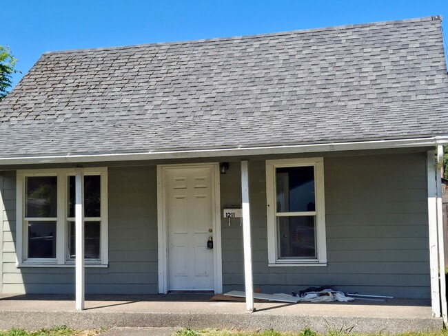 1211 G St in Centralia, WA - Building Photo - Building Photo