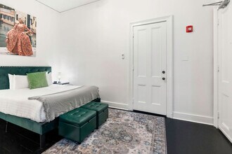 508 Chartres St in New Orleans, LA - Foto de edificio - Building Photo