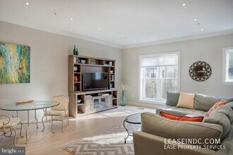 2142 O St NW in Washington, DC - Foto de edificio - Building Photo