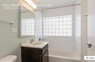 1738 E 69th St, Unit 104 in Chicago, IL - Foto de edificio - Building Photo