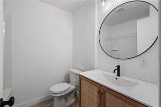 401 Monroe Pl in Hopkins, MN - Building Photo - Building Photo