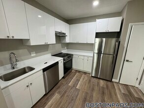 50 Evergreen St, Unit 18 in Boston, MA - Building Photo - Building Photo