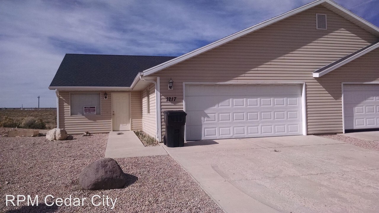 1217 N Cedar Blvd in Cedar City, UT - Foto de edificio