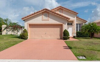 608 Lake Wellington Dr in Wellington, FL - Building Photo