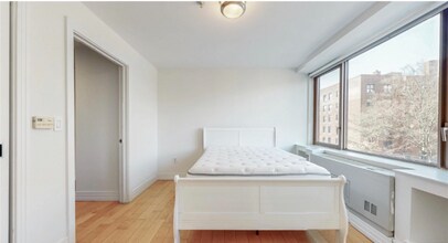 64-05 Yellowstone Blvd in Queens, NY - Foto de edificio - Building Photo