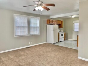 102 Valley View Cir in Clarksville, TN - Building Photo - Building Photo