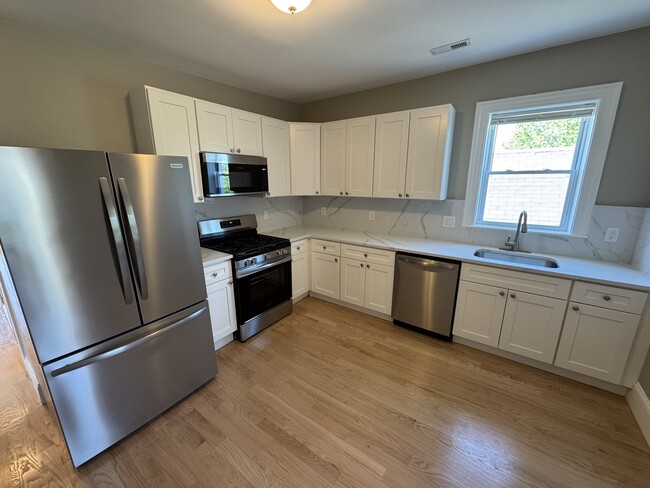 35 Cameron Ave, Unit 3