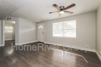 6727 Sandra Dr in Port Richey, FL - Foto de edificio - Building Photo