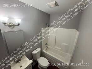 202 England St-Unit -A in Lonoke, AR - Foto de edificio - Building Photo