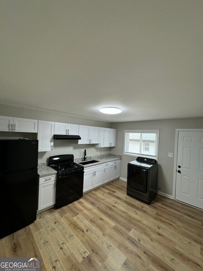 2831 Palm Dr in Atlanta, GA - Building Photo - Building Photo