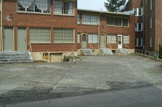 Shoremont Apartments in Seattle, WA - Building Photo - Building Photo