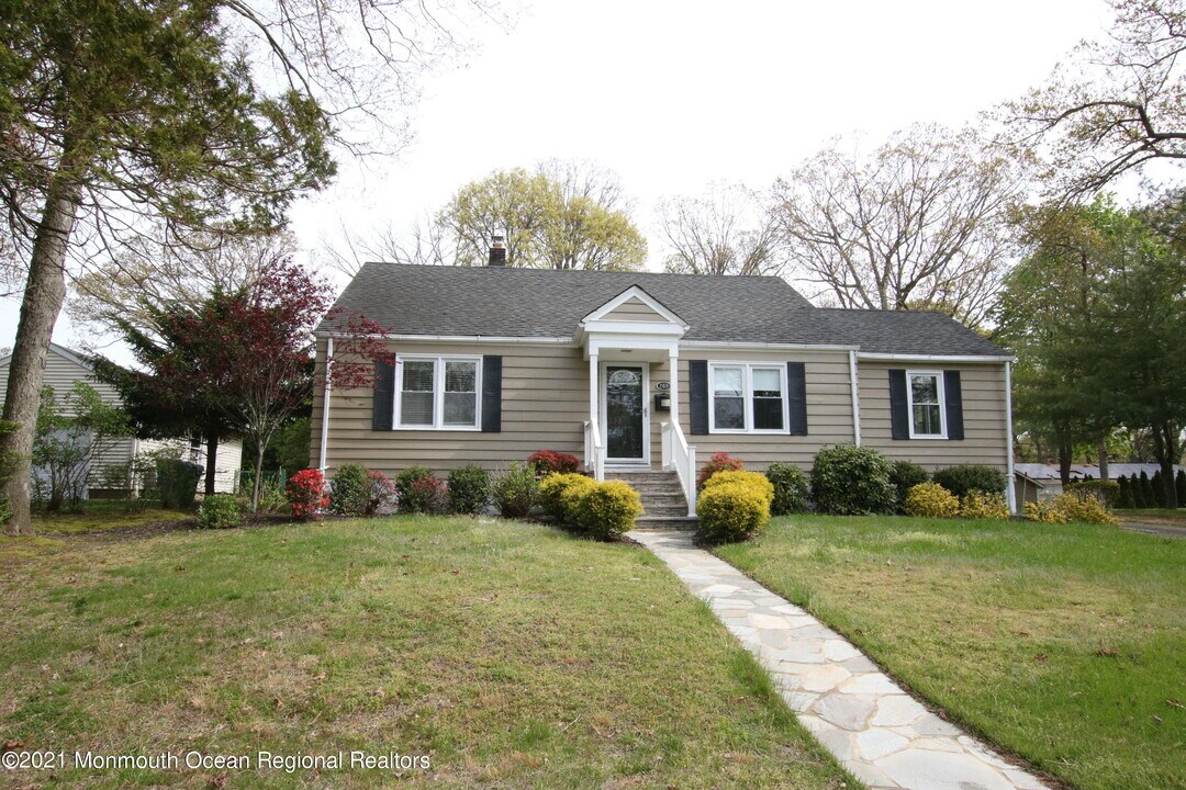 269 Jerome Ave in Ocean Township, NJ - Building Photo