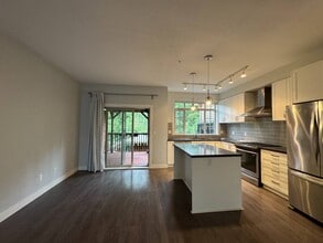 11305 240 St in Maple Ridge, BC - Building Photo - Building Photo