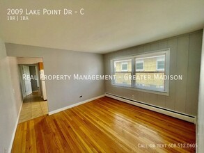 2009 Lake Point Dr in Madison, WI - Building Photo - Building Photo