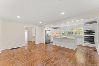 53 Highfield Rd in Harrison, NY - Building Photo - Building Photo