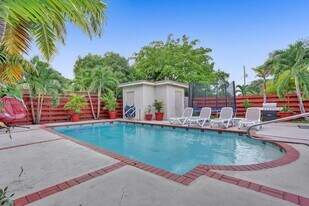 208 SW 2nd Ave, Unit HOUSE in Hallandale Beach, FL - Building Photo