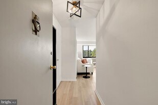 5410 Connecticut Ave NW in Washington, DC - Building Photo